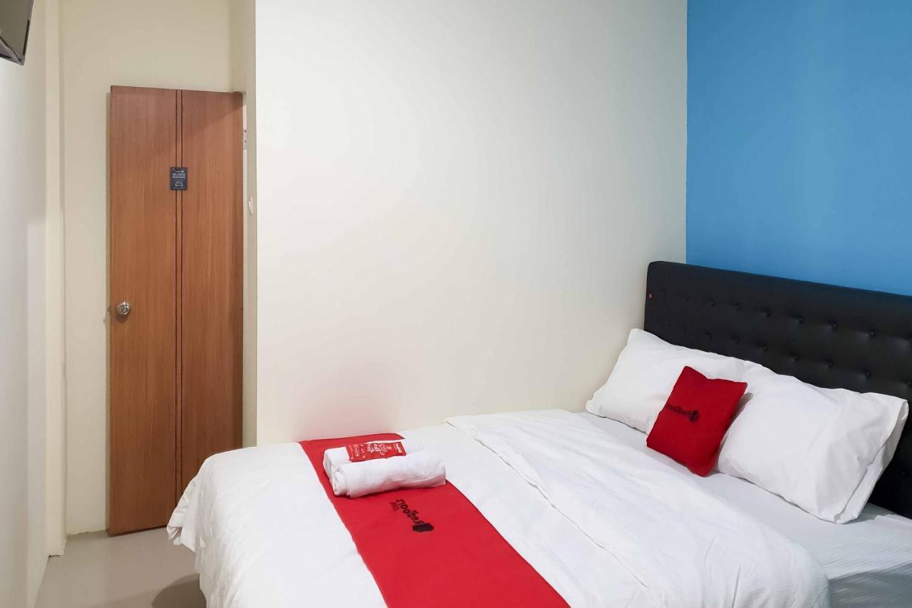 เรดดอร์ซ แอต ดาร์โม พาร์ค 1 สุราบายา Hotel ภายนอก รูปภาพ